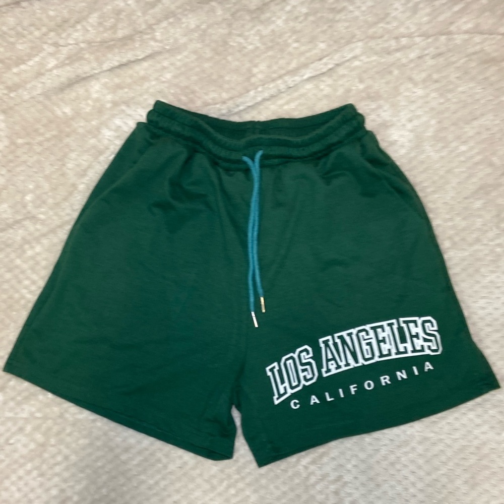 Size: Small Green Women’s Graphic basketball shorts